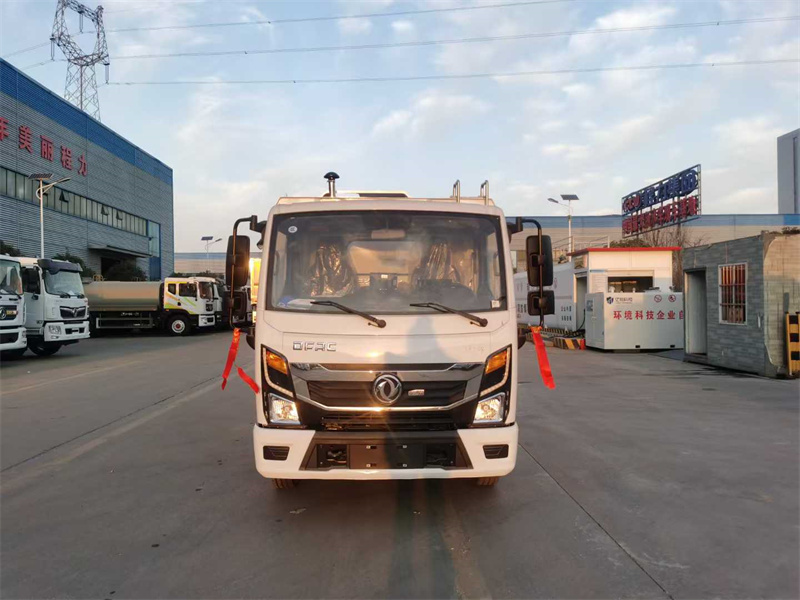 東風(fēng)多利卡干濕兩用吸塵車